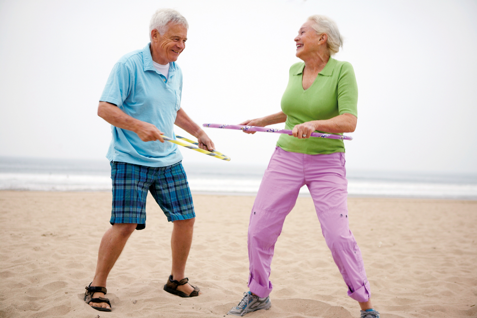 Старшие долголетие. Пожилые люди. Физическая активность пожилых людей. Здоровый образ жизни для пожилых людей. Счастливые и Здоровые пожилые люди.