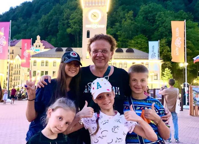 Адвокат Жорин о задолженности экс-супруги Ромы Жукова: "При таких обстоятельствах люди рискуют остаться на улице"