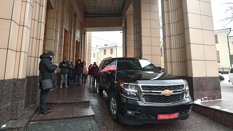Помощник госсекретаря США прибыла на встречу с Козаком в Москве