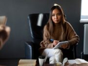 Помощь наркозависимому ребенку: шаги к выздоровлению и поддержка семьи