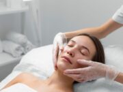 Услуги врача-косметолога: когда обращаться и как выбрать специалиста