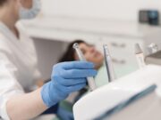 Когда удаление зуба неизбежно и почему это часто вызывает проблемы?