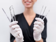 Врач стоматолог-хирург: когда обращаться и как выбрать специалиста